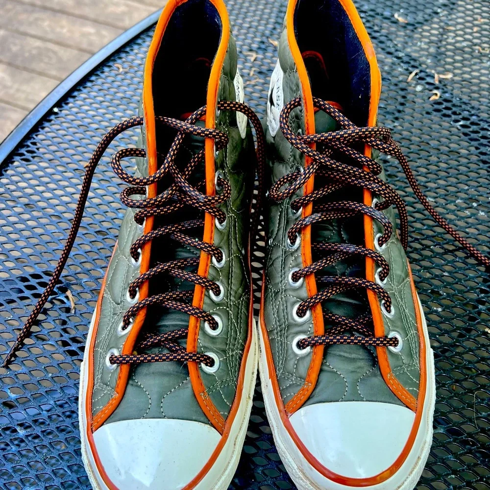 Converse Chuck Taylor Quilted Hi-Tops. Barely Worn. L9.5/M7.5. Unisex. (Bin 2) - Picture 2 of 5